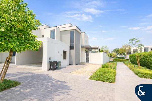 True Corner | Green Belt | Large Plot